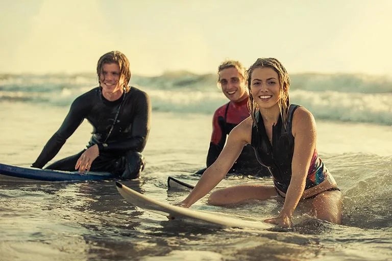 Buondi Brand Wasser Surfing Menschen