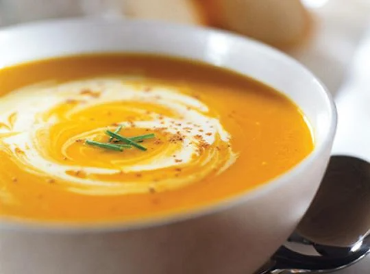 Brasilianische Kürbiscremesuppe