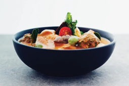 Rotbarbenfilet auf Thai-Gemüse Curry