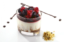 Panna Cotta mit Espresso und Kirschen