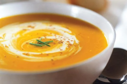 Brasilianische Kürbiscremesuppe