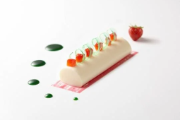 Biskuit-Erdbeer-Topfenroulade