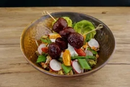 Garden Gourmet Linsensalat mit veganem teriyaki-Hackbällchen-Speiß