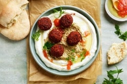 Rote Beete Falafel Platte