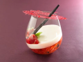 Espuma vom Panna Cotta mit frischen Sommer Beeren