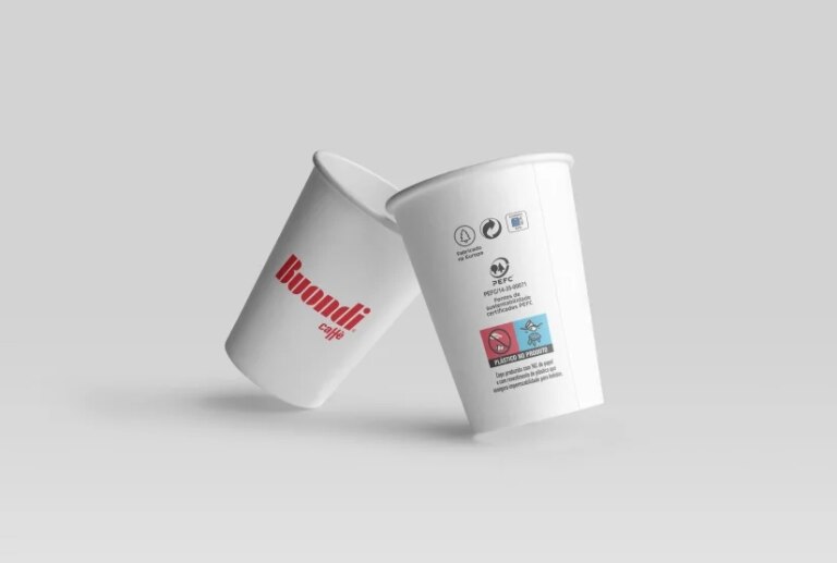 Tasse aus Pappe
